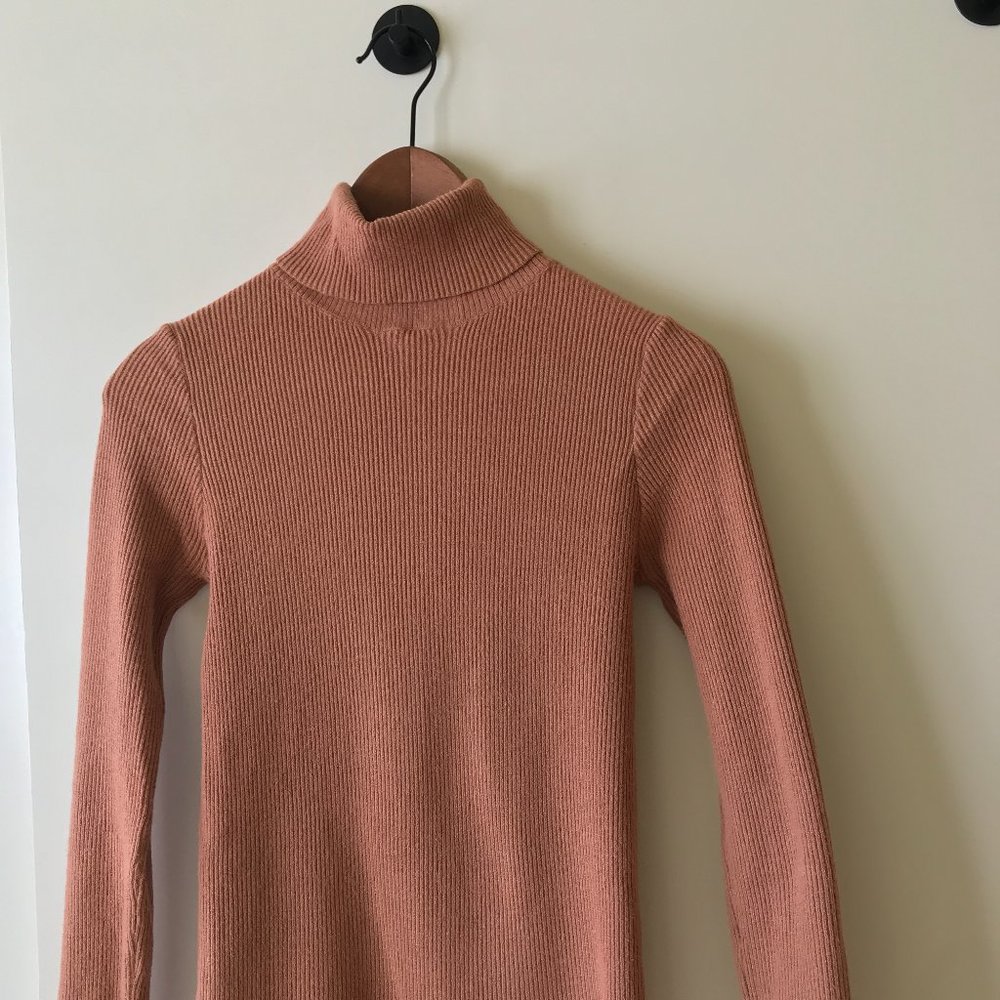 Turtleneck ribbed knit smoky pink sweater
